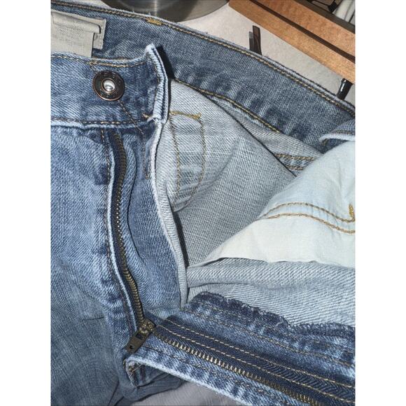 Gap Men's Easy Authentic Jeans Sz 40x30 Blue Denim Light Wash Bleach SPOT ON LEG - Picture 6 of 9